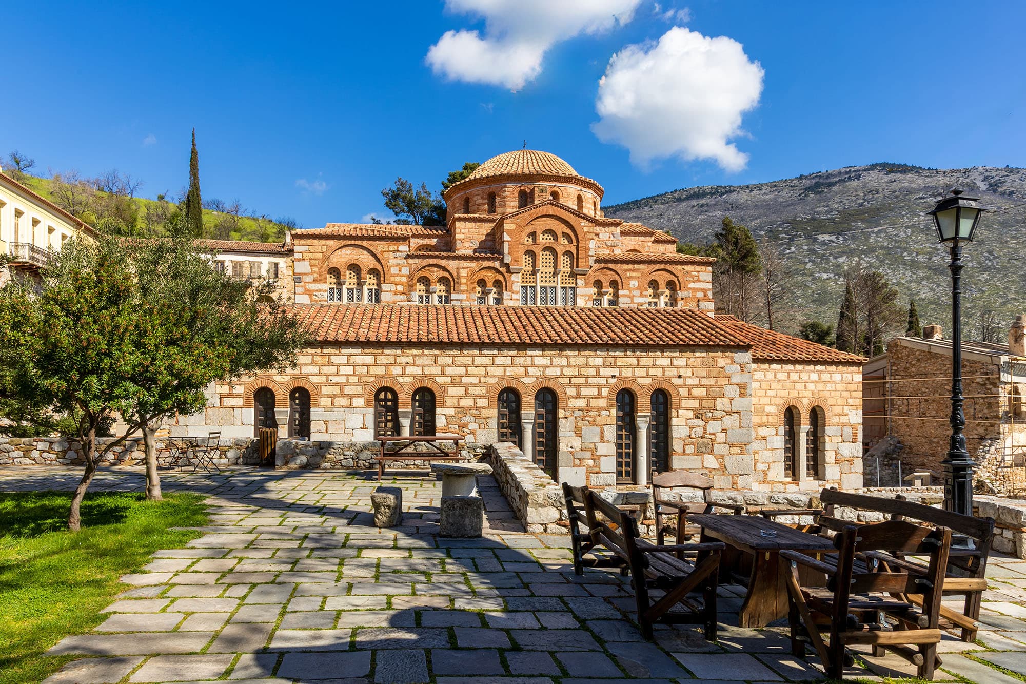 monastery-of-osios-loukas