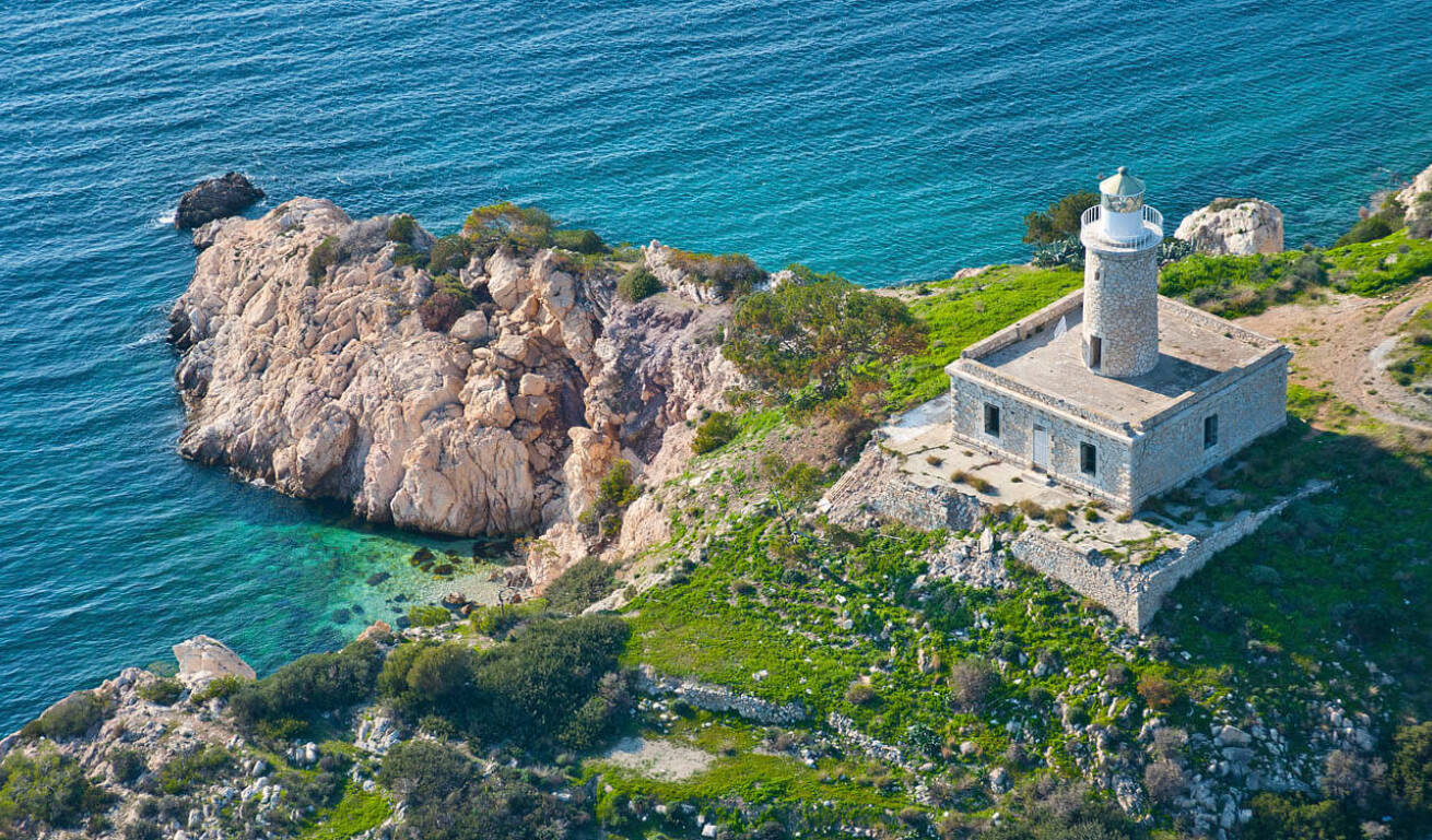 Παραθαλάσσιος πέτρινος φάρος 