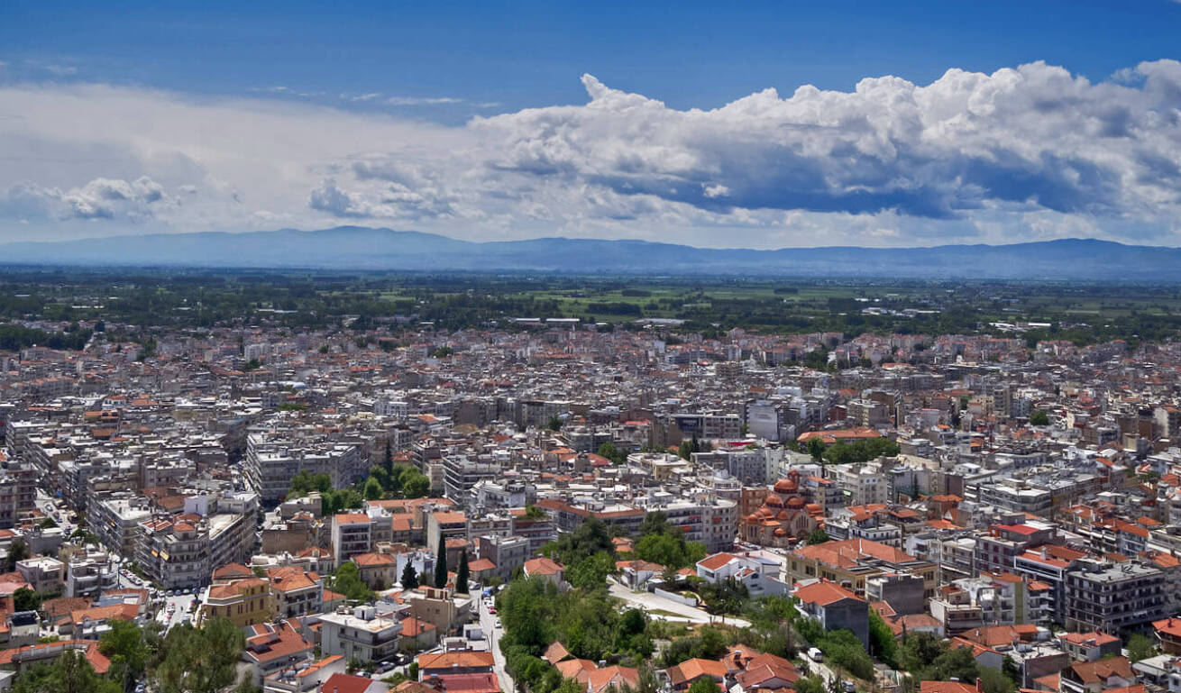 Πανοραμική άποψη της πυκνοκατοικημένης πόλης 