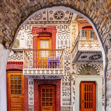 Welcome to #Pyrgi; the medieval #mastic village on #Chios Island. 

🔗 Visit the link in bio for more

#visitgreece