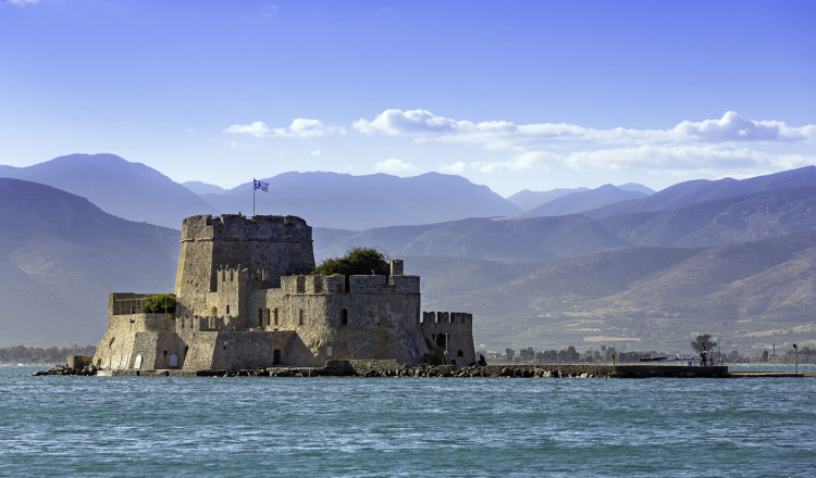 The islet with view the castle of Bourtzi